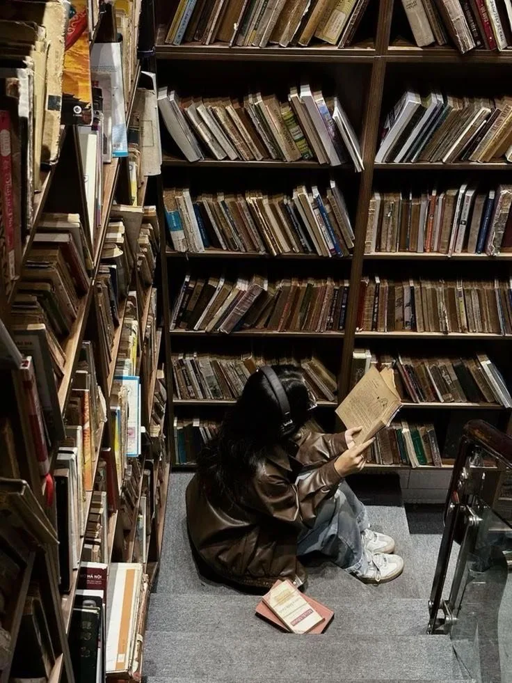 Judge a book by its reader: exploring literary elitism
